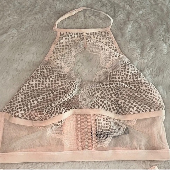 Victoria’s Secret Very Sexy Lacey bralette size L and Cheeky Panties M ❤️ - Picture 6 of 12